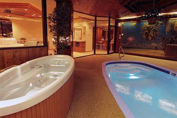 Sybaris Pool Suites Mequon Brown Deer Eksteriør billede