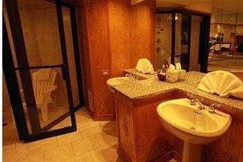Sybaris Pool Suites Mequon Brown Deer Eksteriør billede