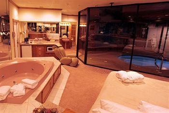 Sybaris Pool Suites Mequon Brown Deer Eksteriør billede
